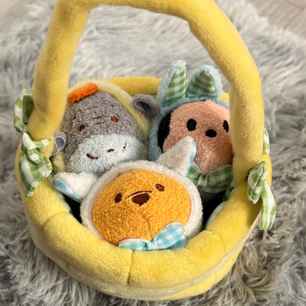Tsum tsum Yellow Plush Basket with friends!